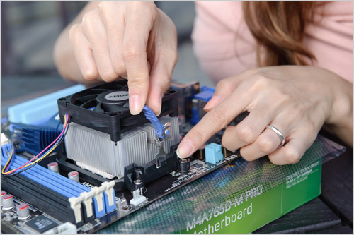 開核大作戰(zhàn) 美女手把手教你如何裝機