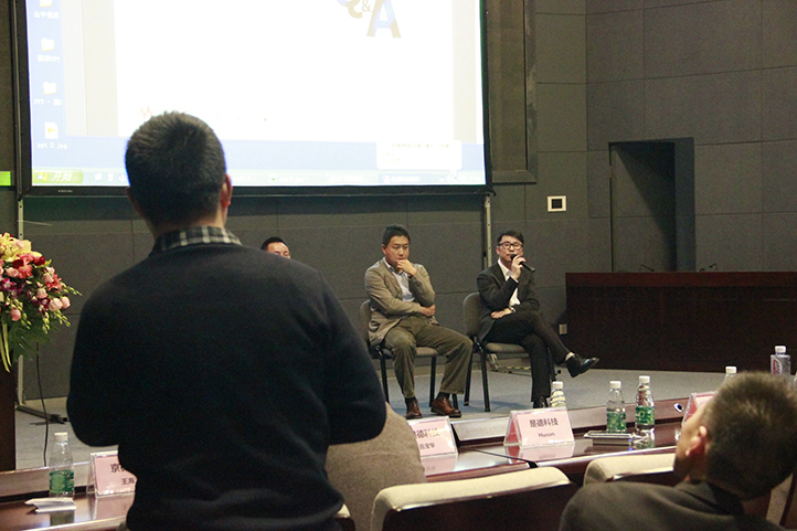 嘉賓們與觀眾展開思維的碰撞。