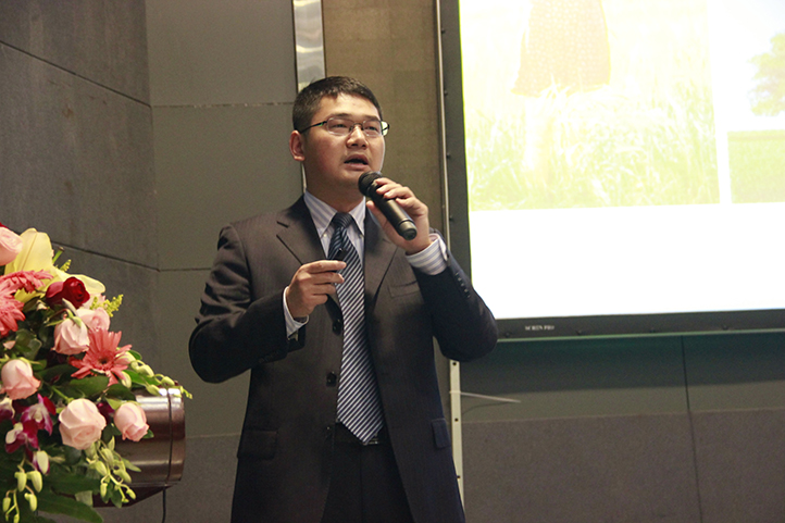 德國萊茵TUV羅黎副經(jīng)理參加可穿戴演講。