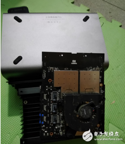 小米路由器Pro發(fā)布，現(xiàn)在來(lái)看看真機(jī)圖和拆解圖