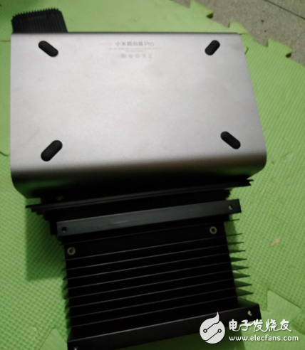 小米路由器Pro發(fā)布，現(xiàn)在來(lái)看看真機(jī)圖和拆解圖