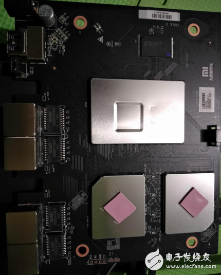 小米路由器Pro發(fā)布，現(xiàn)在來(lái)看看真機(jī)圖和拆解圖