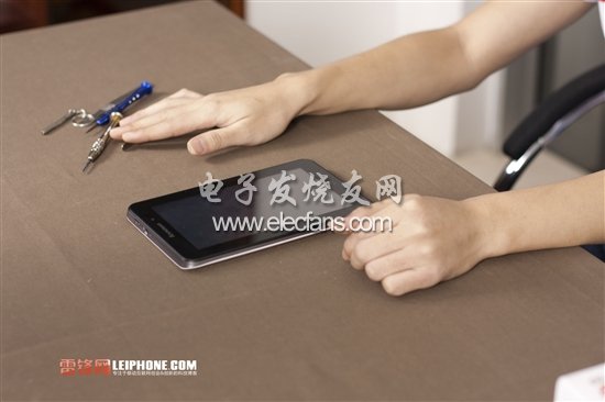 第一步當(dāng)然是要先瞟一眼了，因?yàn)榻酉聛聿鸪缮稑樱€不知道呢。