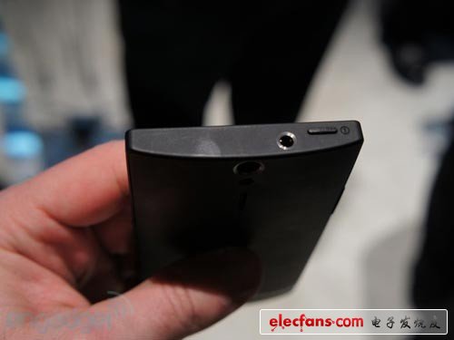 注意到后背的凸出程度了沒有？