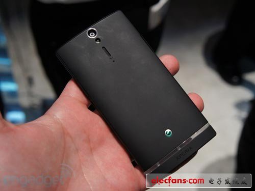 索尼Xperia S機(jī)身背面