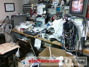 大概還有5平方英寸的空間夠放我的鼠標了。