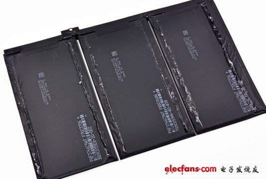 電池各組成部分標(biāo)有3.78伏電池、14.6瓦時(shí)規(guī)格。上面也有一些條形碼