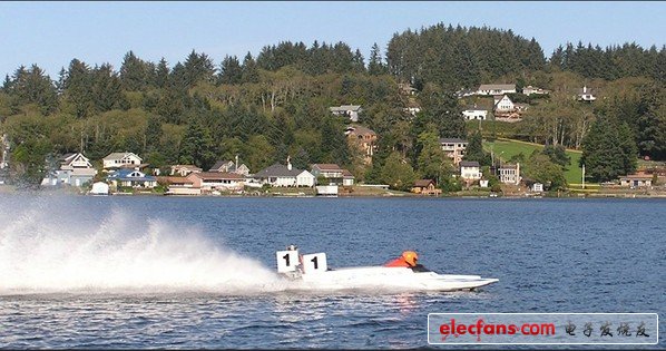 電動(dòng)輪船起初，由于電池太重的原因，電動(dòng)輪船的時(shí)速只有9到12英里