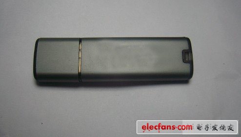 　　此U盤制作目的是量產(chǎn)成CDROM來做系統(tǒng)用，提醒一句，SMI方案的兼容性比較理想！