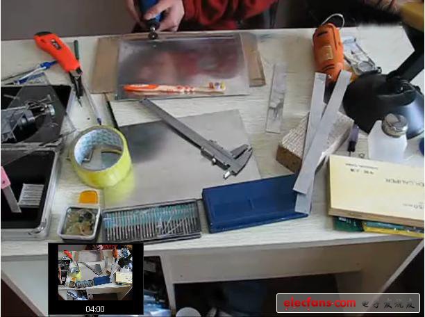 正在打磨邊框，牙刷，小刀，膠布，平民專業(yè)工具，哈哈