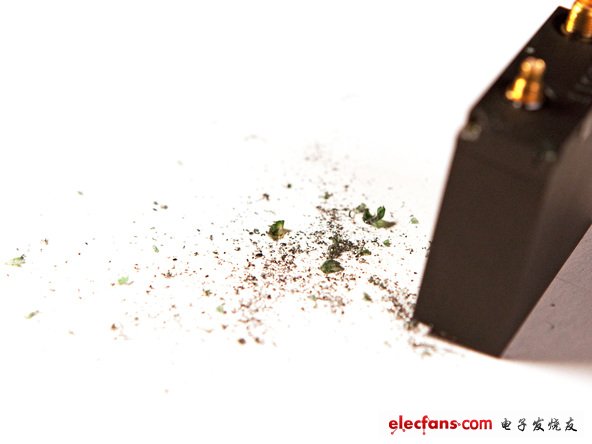 被電鉆弄得一地雞毛。。