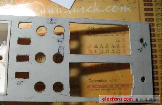 使用502瞬間強(qiáng)力膠把底座固定好，粘牢