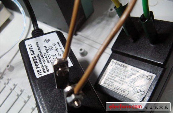 用螺絲+電線，引出5V2A電源的電源線