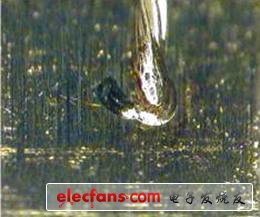 圖7、直徑0.01英寸的扭絞銀導(dǎo)線被焊接到鍍鎳的銅端子上。