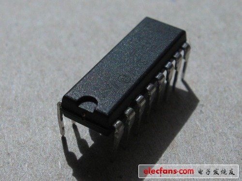 一個(gè)L293D 馬達(dá)驅(qū)動芯片