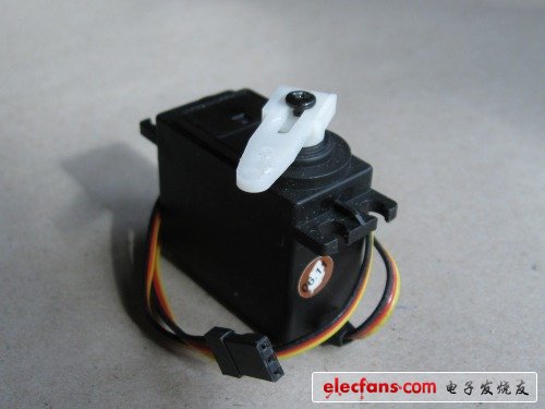 一個標(biāo)準(zhǔn)的伺服電機