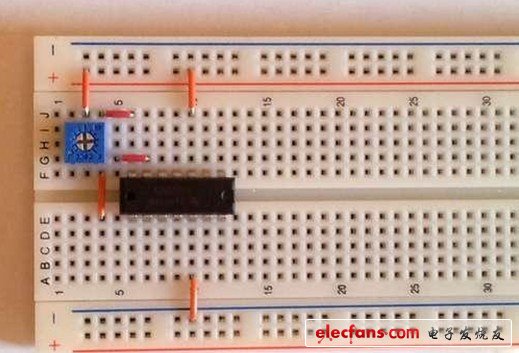 插入剩余的4個長跳線，連接J3和J10到正規(guī)