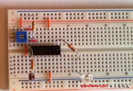 插入LDR，在A4和負(fù)軌之間