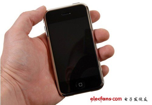 以上是手機(jī)的正面圖。該手機(jī)出廠的時(shí)候是未充滿電的。這個(gè)大屏幕是由德國(guó)Balda生產(chǎn)的