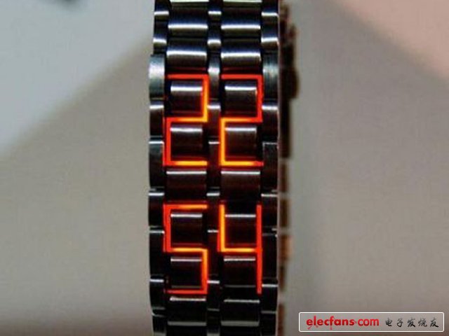 另類手表：你并沒有看錯，這的確是一款手表。它巧妙的利用了表鏈的結(jié)構(gòu)，將LED隱藏在了表鏈的縫隙中，通過這種方式來顯示時間