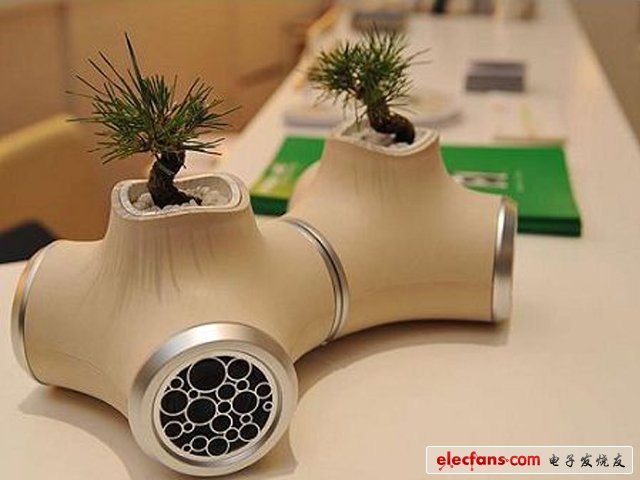 小盆景綠色音響系統(tǒng)：第 23屆東京設(shè)計師周（Tokyo Designer’s Week）上，JVC公司展示了他們的音樂小盆景概念的產(chǎn)品