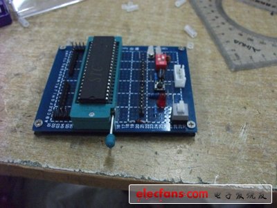 自己做了個單片機最小系統(tǒng)