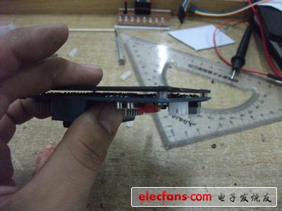 自己做了個單片機最小系統(tǒng)