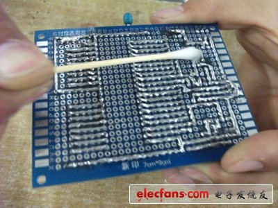 自己做了個單片機最小系統(tǒng)