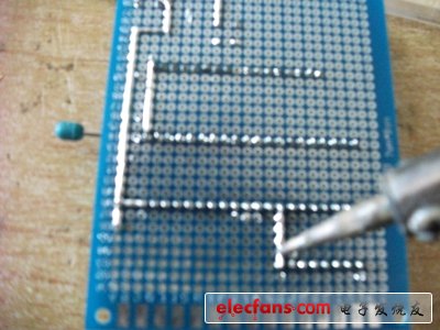 自己做了個單片機最小系統(tǒng)