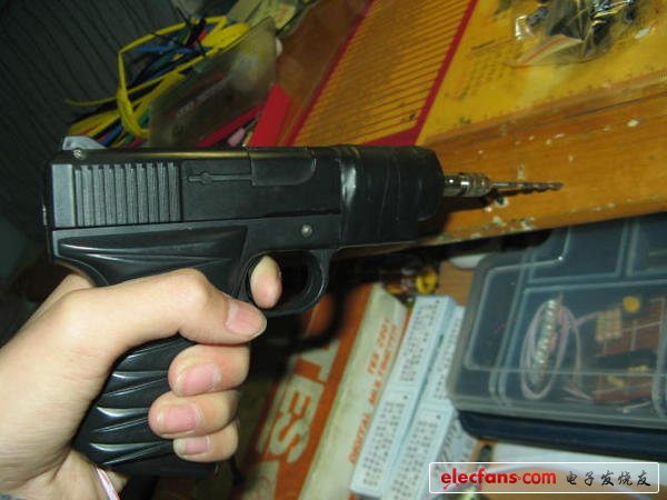 牛人打造的多功能手電鉆（動(dòng)手能力超強(qiáng)）