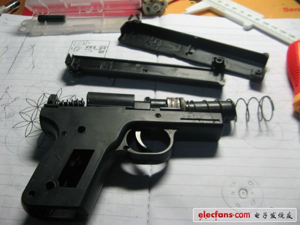 牛人打造的多功能手電鉆（動(dòng)手能力超強(qiáng)）