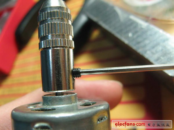 牛人打造的多功能手電鉆（動(dòng)手能力超強(qiáng)）