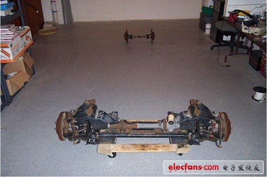 懸掛部分擺放在地下室