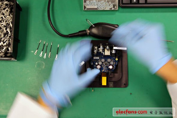 谷歌Nexus Q的設(shè)計(jì)和制造業(yè)務(wù)全部在美國(guó)本土完成