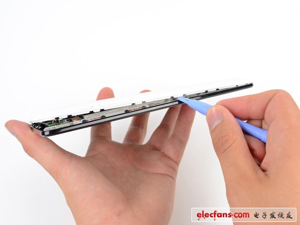 差距僅僅1mm！ iPad 9.4 mm ，而谷歌Nexus 7為10.4 mm 