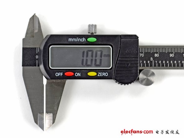 差距僅僅1mm！ iPad 9.4 mm ，而谷歌Nexus 7為10.4 mm 