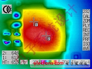 圖3:LTM4611穩(wěn)壓器從5V輸入產(chǎn)生1.5V/15A輸出時(shí)的頂部熱像（功耗為3.5W）。在無氣流的實(shí)驗(yàn)臺(tái)上測(cè)試形成65℃的表面溫度熱區(qū)