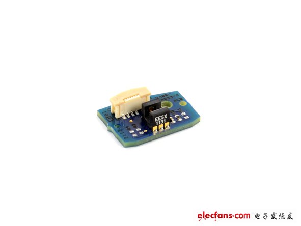 內(nèi)部頂蓋上我們發(fā)現(xiàn)了一塊由T6 Torx螺絲固定的小型子板。上面印有條形碼和E2230JG標(biāo)識。