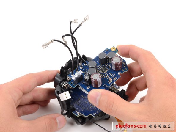 看上去這一坨就是Nexus Q真正的內(nèi)部核心了。