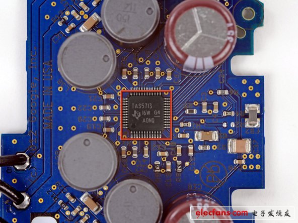 音頻板上配備的是德州儀器的TAS5713 25W數(shù)字音頻功率放大器，產(chǎn)地可能是德儀的任意工廠所在地。