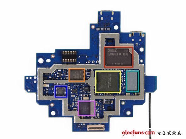 接下來就是重頭戲了-主板。通常說來，去掉主板需要花費一點功夫。但在Nexus Q中，只有一個散熱墊連接著設備內(nèi)部的兩部分。