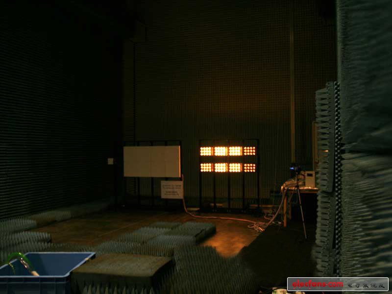 向4m外處無線供電，輸出功率達到10kW。實驗是在京都大學(xué)生存圈研究所的微波受電實驗樓的電波暗室中進行的