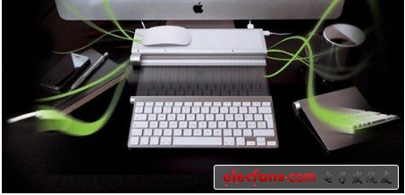 蘋(píng)果產(chǎn)品如工藝品般精致，不乏創(chuàng)意又充滿藝術(shù)氣息，把冰冷粗糙的新技術(shù)跟產(chǎn)品完美糅合一起是蘋(píng)果最為擅長(zhǎng)的地方