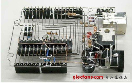 不用軟件設(shè)計(jì)、純手工打造的電路板，我想除了做教學(xué)模型外不會(huì)有任何實(shí)際意義，但還是想夸一句，這家伙是天才