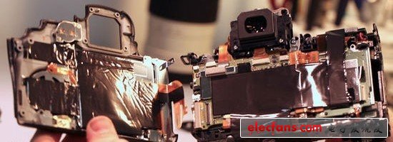 Roger Cicala在收回一臺用于出租的幾乎全新的 佳能 5D Mark III 相機后，發(fā)現(xiàn)里面有一顆松動的螺絲嘩啦作響。