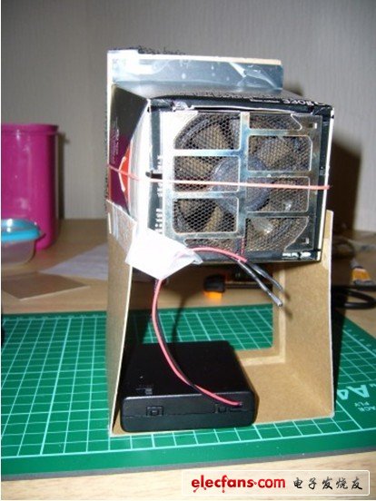 首先我焊接了一個(gè)排煙裝置。這個(gè)風(fēng)扇我是從一個(gè)報(bào)廢的筆記本上拆下來(lái)的