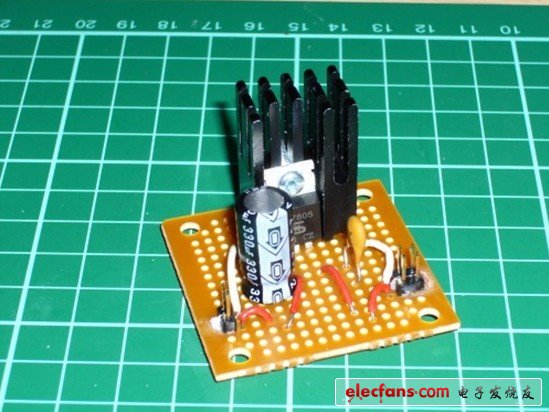 因?yàn)樾枰腋懔艘粋€(gè)線轉(zhuǎn)針的轉(zhuǎn)換器。最初我想用切掉的線芯把焊點(diǎn)連接起來(lái)