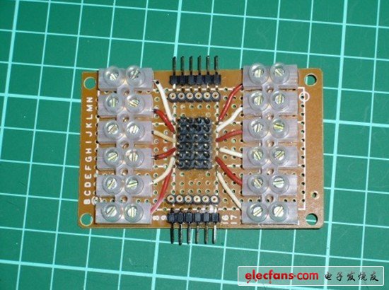 我還做了一個(gè)DIP轉(zhuǎn)陣腳的轉(zhuǎn)換器，這樣的話就可以在有需要的時(shí)候插入額外的IC