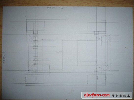 上部是控制、感應(yīng)和可變的，因此需要空間放picaxe28x1，電壓穩(wěn)壓器，線針轉(zhuǎn)換器，超聲波檢測(cè)器，同時(shí)還需要為之后添加額外的DIP芯片預(yù)留空間。