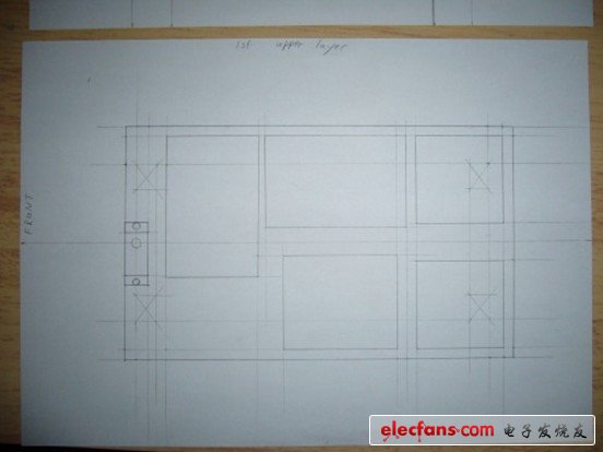 上部是控制、感應(yīng)和可變的，因此需要空間放picaxe28x1，電壓穩(wěn)壓器